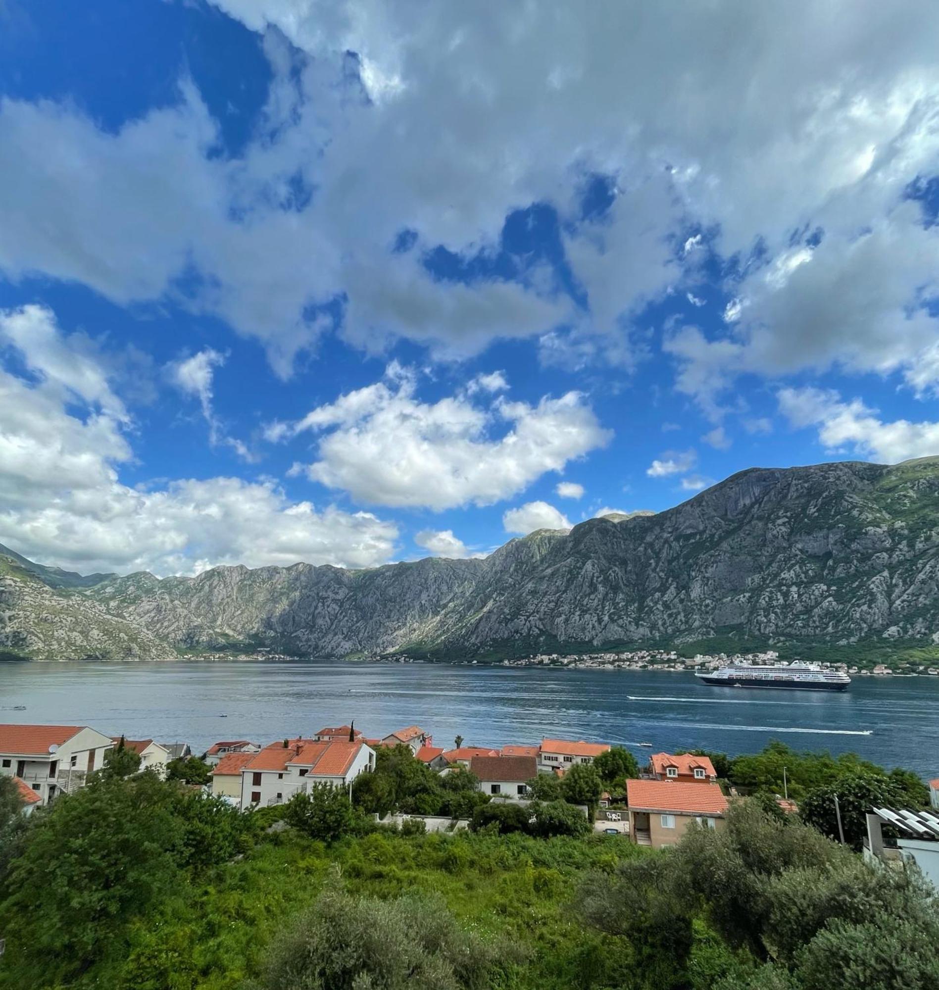 Apartments Krivokapic Prcanj With Bay View Kotor Bagian luar foto